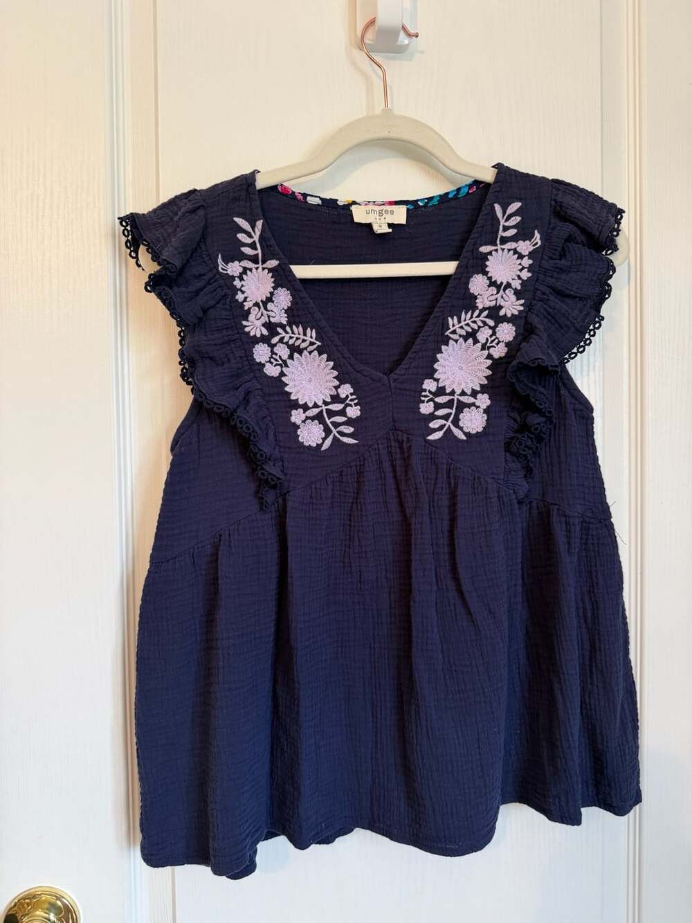 Umgee Embroidered Gauze Top Size M Navy Blue Flutter Sleeve Blouse